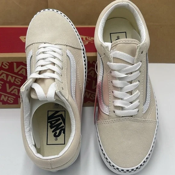 Vans WMNS Tan and White Sneakers Old Skool
Checkerboard Foxing Turtl
VN0A7Q2JDJR - Picture 12 of 16